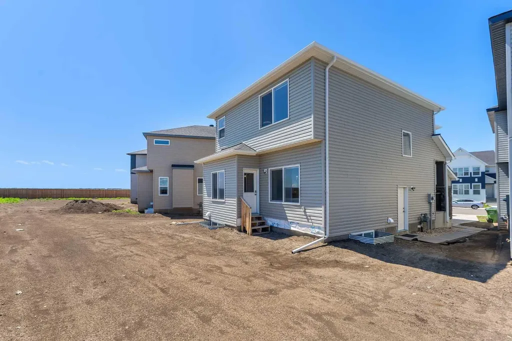 521 Corner Meadows Way NE Calgary AB T3N 2C9