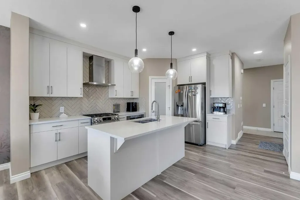 521 Corner Meadows Way NE Calgary AB T3N 2C9