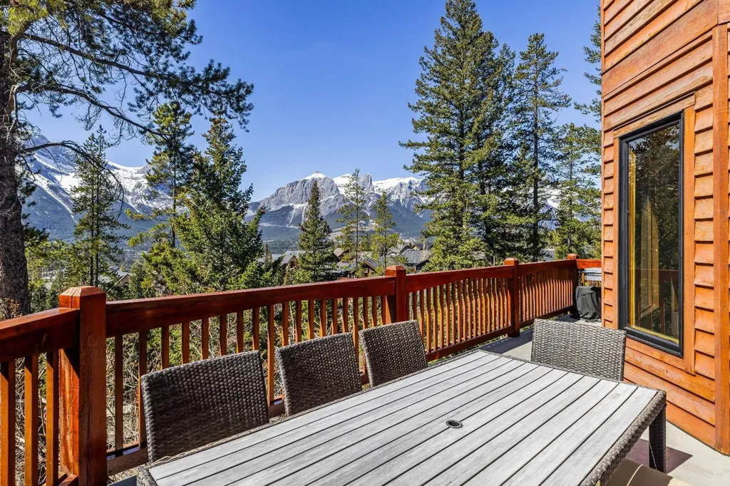389 Eagle Heights Canmore AB T1W 3C9