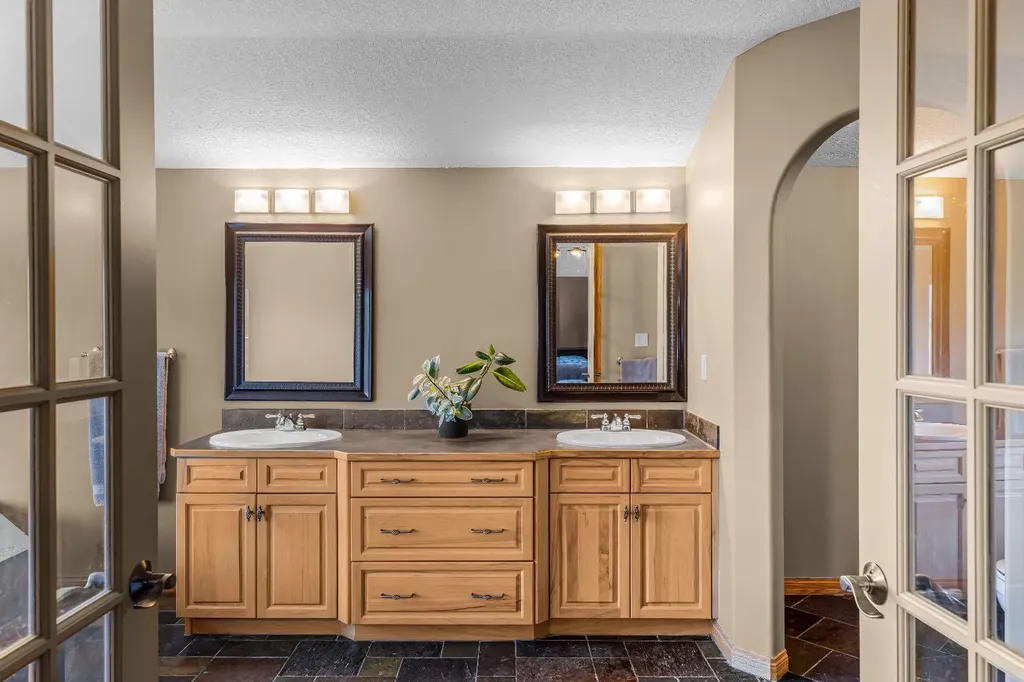 389 Eagle Heights Canmore AB T1W 3C9