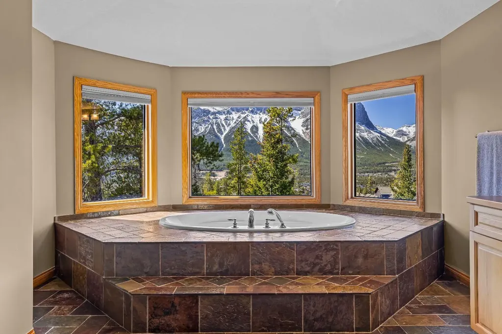 389 Eagle Heights Canmore AB T1W 3C9