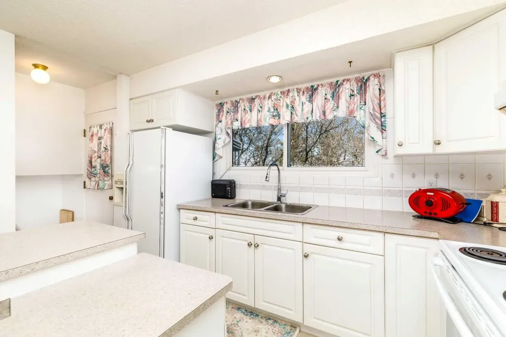 90 Welton Crescent Red Deer AB T4N 6B3