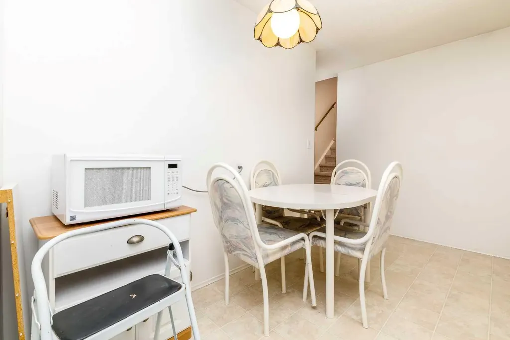 90 Welton Crescent Red Deer AB T4N 6B3