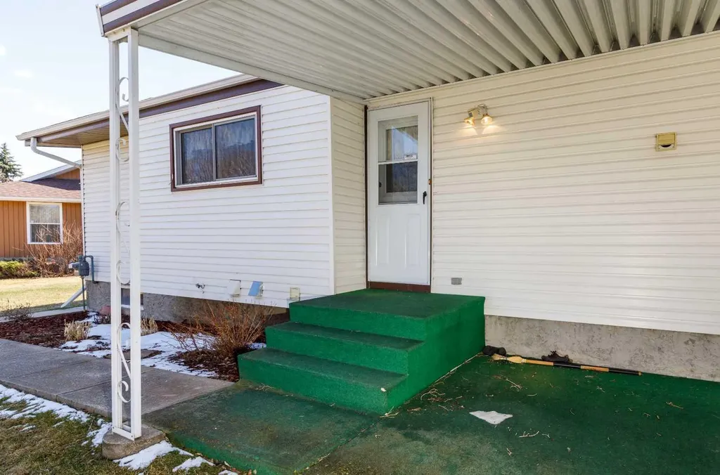 90 Welton Crescent Red Deer AB T4N 6B3