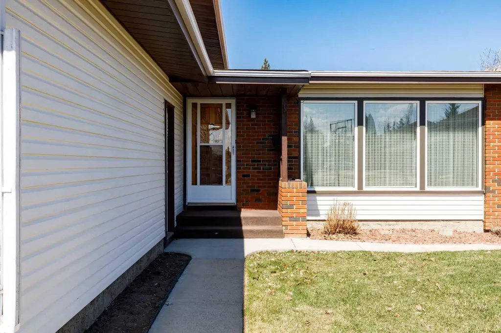 90 Welton Crescent Red Deer AB T4N 6B3