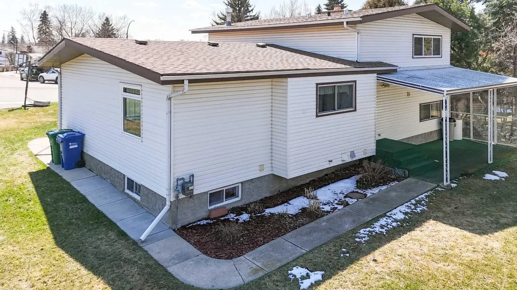 90 Welton Crescent Red Deer AB T4N 6B3