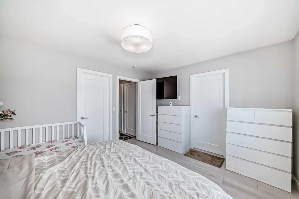 120 Chelsea Drive Chestermere AB T1X1Z3