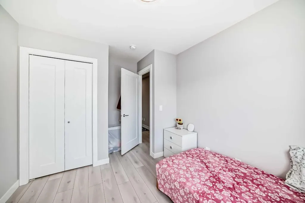 120 Chelsea Drive Chestermere AB T1X1Z3