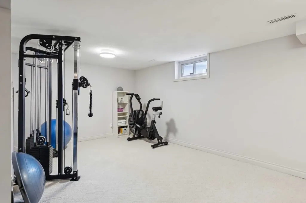 4412 Amiens Road SW Calgary AB T2T 6A7