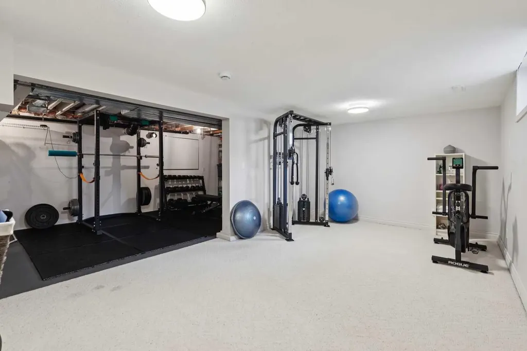 4412 Amiens Road SW Calgary AB T2T 6A7