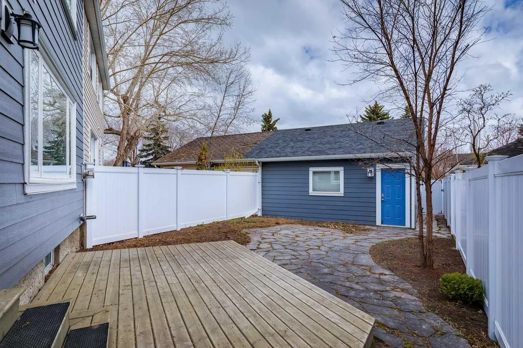 4412 Amiens Road SW Calgary AB T2T 6A7