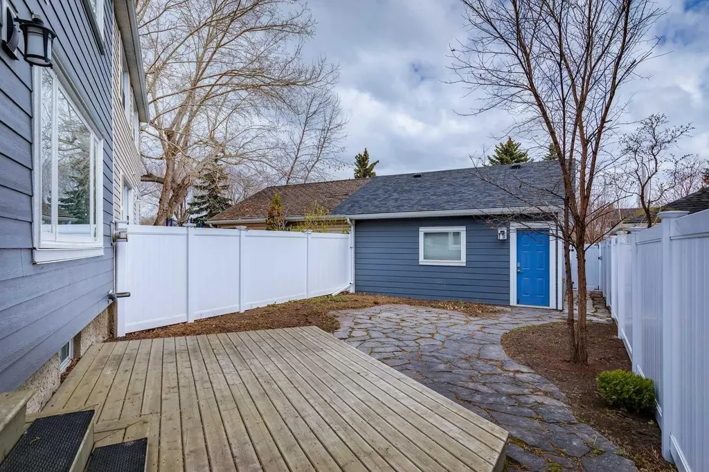 4412 Amiens Road SW Calgary AB T2T 6A7