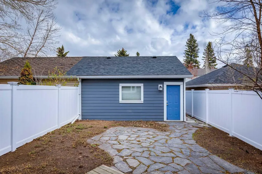4412 Amiens Road SW Calgary AB T2T 6A7