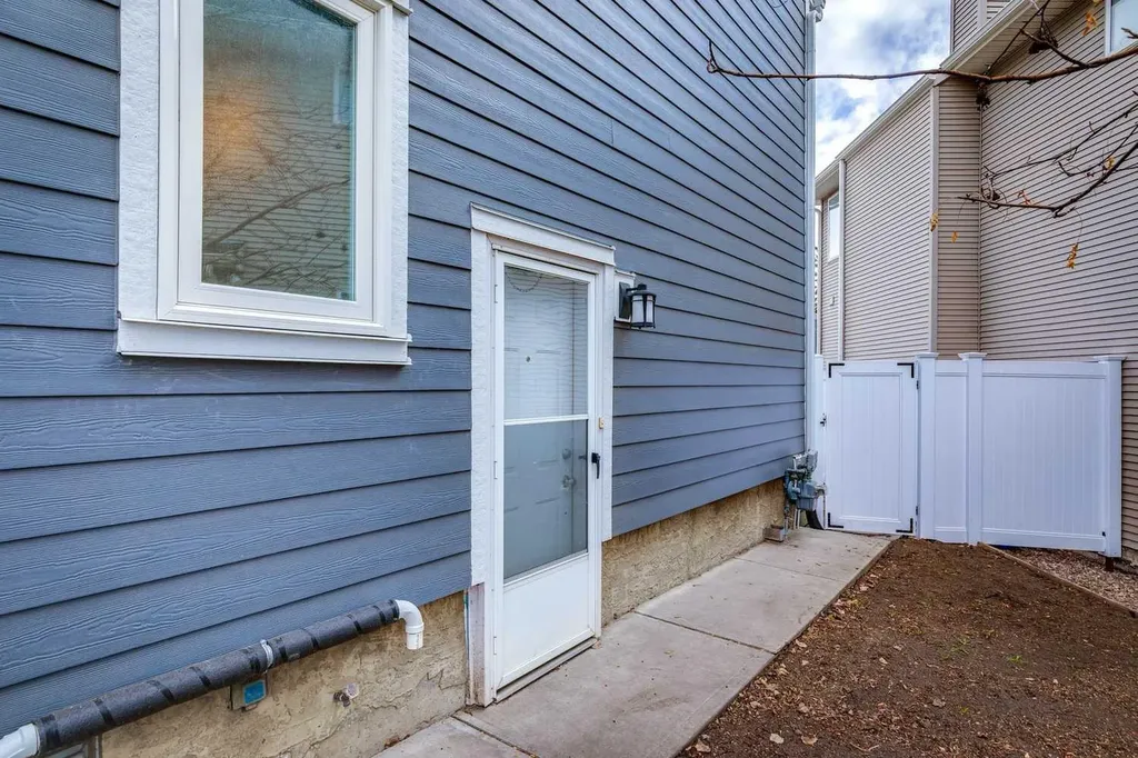 4412 Amiens Road SW Calgary AB T2T 6A7
