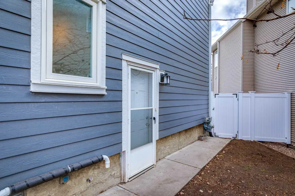 4412 Amiens Road SW Calgary AB T2T 6A7