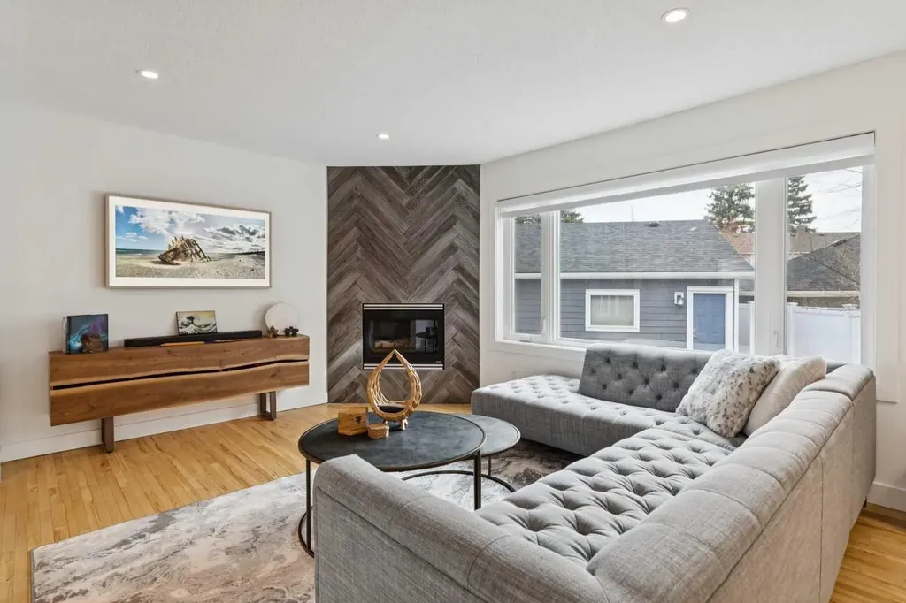 4412 Amiens Road SW Calgary AB T2T 6A7