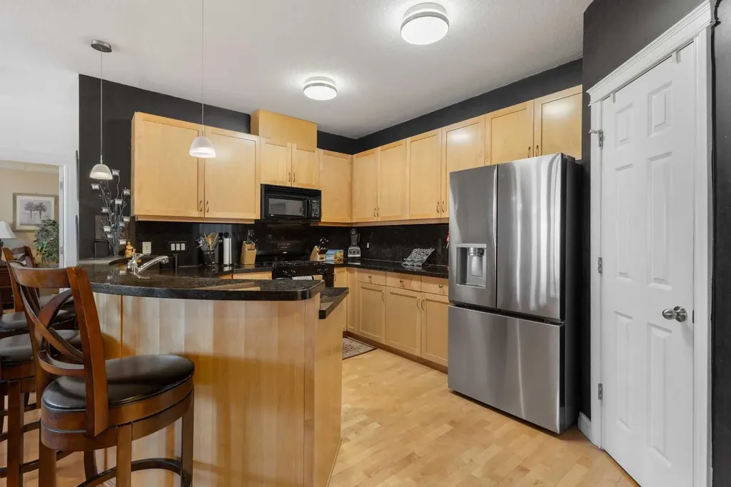 8 Hemlock Crescent SW Calgary AB T3C 2Z1