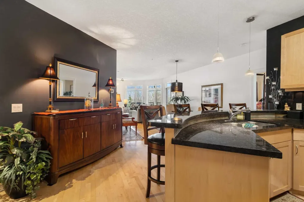 8 Hemlock Crescent SW Calgary AB T3C 2Z1