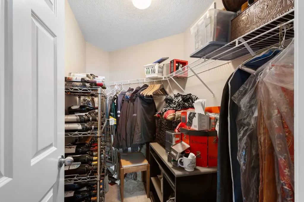 8 Hemlock Crescent SW Calgary AB T3C 2Z1