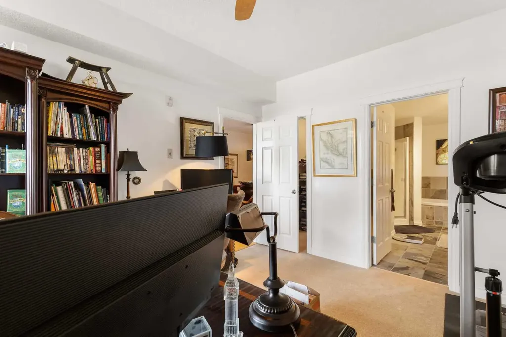 8 Hemlock Crescent SW Calgary AB T3C 2Z1