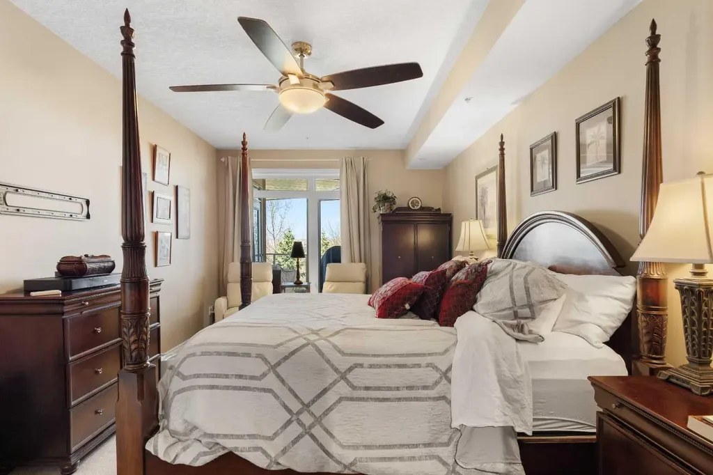 8 Hemlock Crescent SW Calgary AB T3C 2Z1