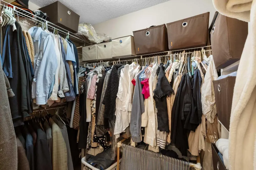 8 Hemlock Crescent SW Calgary AB T3C 2Z1