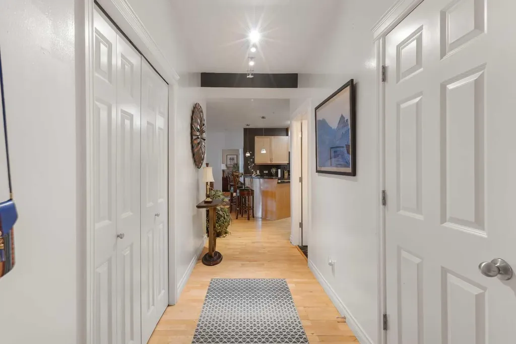 8 Hemlock Crescent SW Calgary AB T3C 2Z1