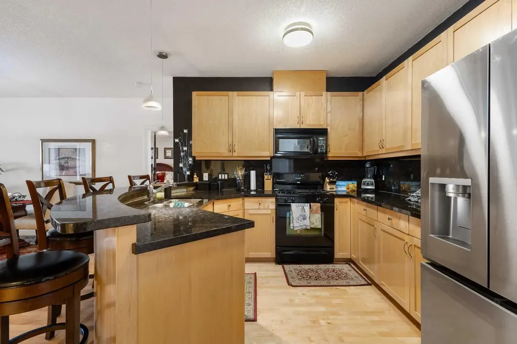 8 Hemlock Crescent SW Calgary AB T3C 2Z1