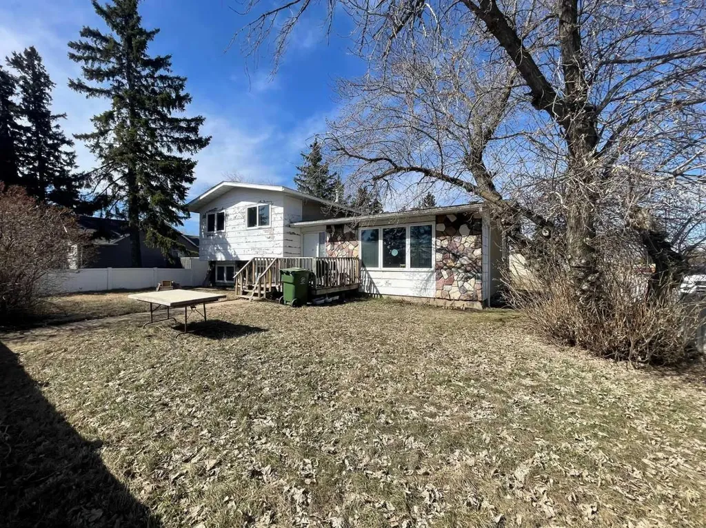 5438 49 Avenue Lloydminster SK S9V0V3