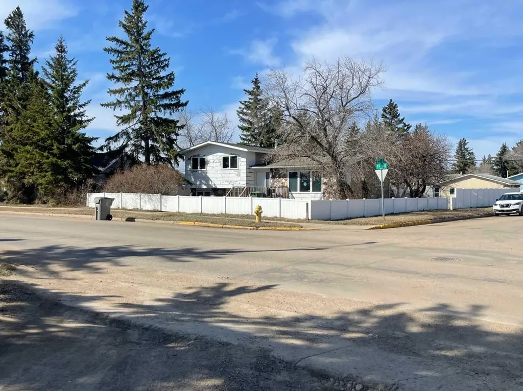 5438 49 Avenue Lloydminster SK S9V0V3