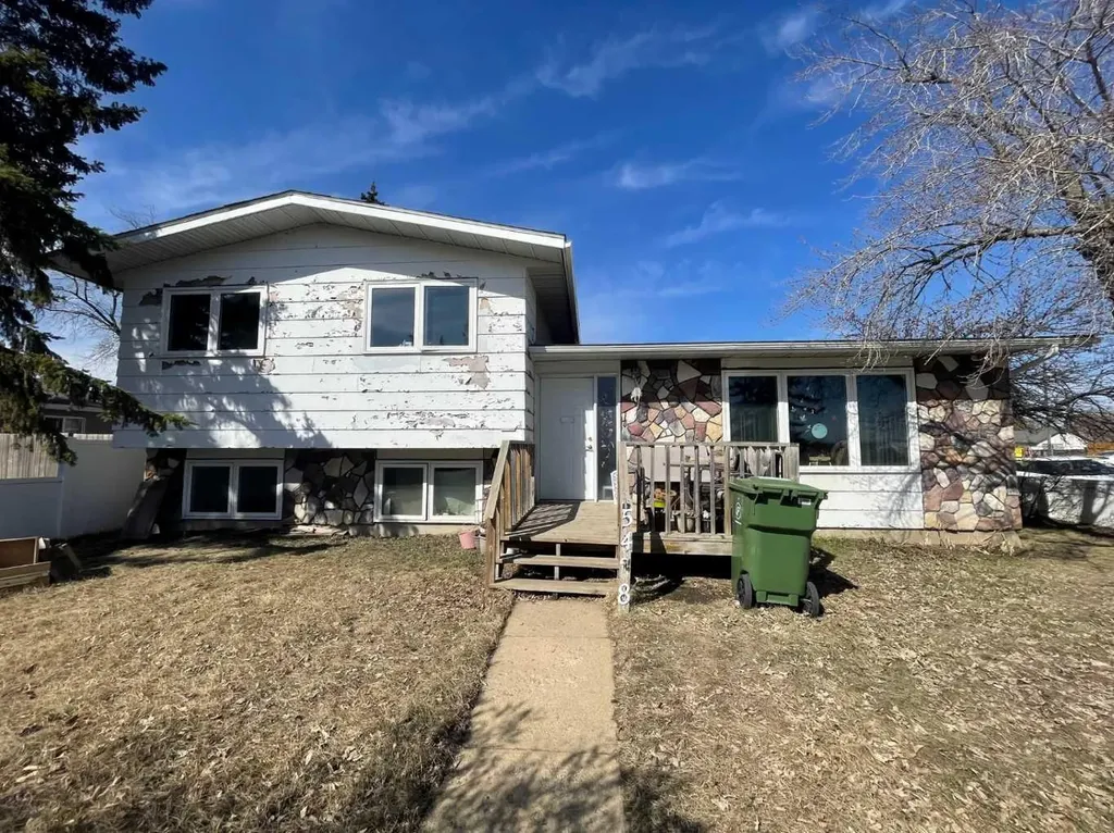 5438 49 Avenue Lloydminster SK S9V0V3