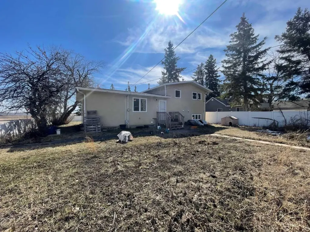 5438 49 Avenue Lloydminster SK S9V0V3