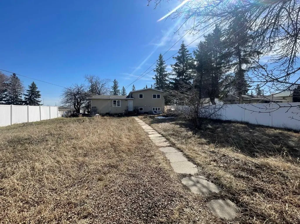 5438 49 Avenue Lloydminster SK S9V0V3