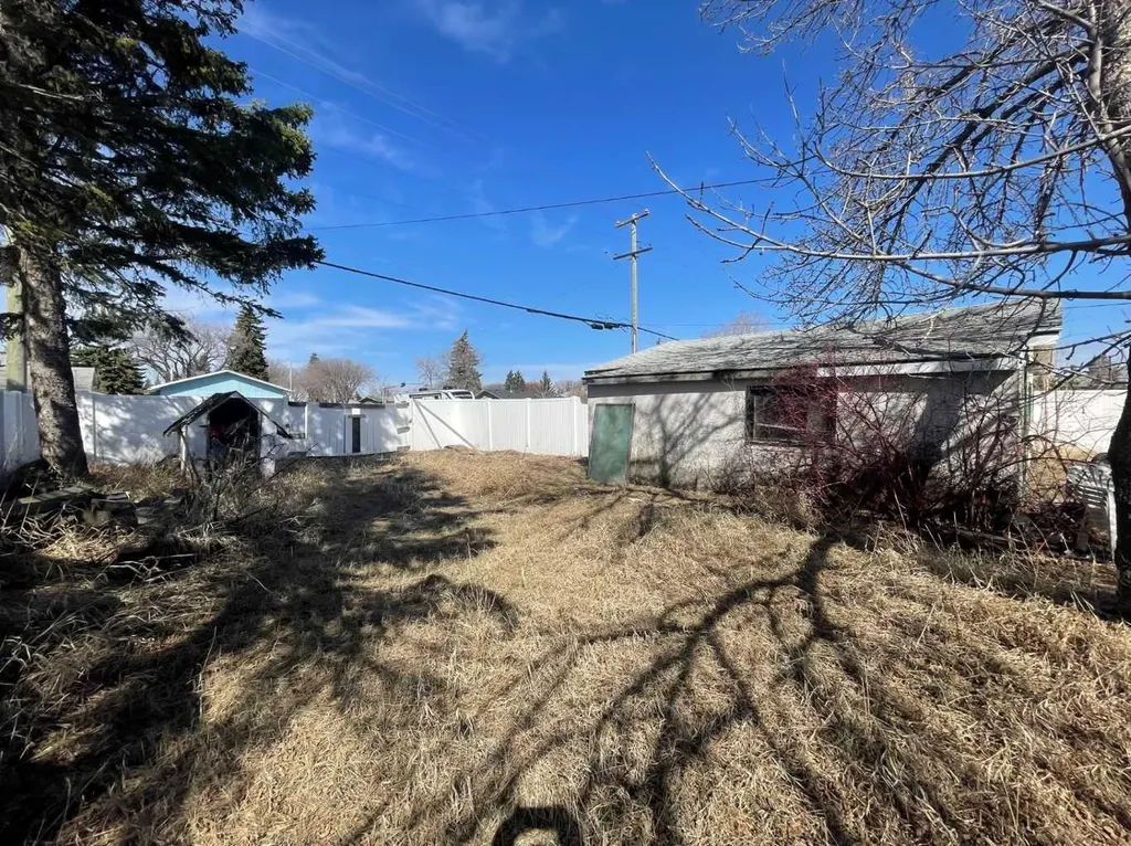 5438 49 Avenue Lloydminster SK S9V0V3