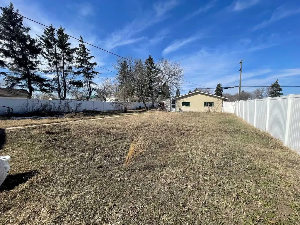 5438 49 Avenue Lloydminster SK S9V0V3