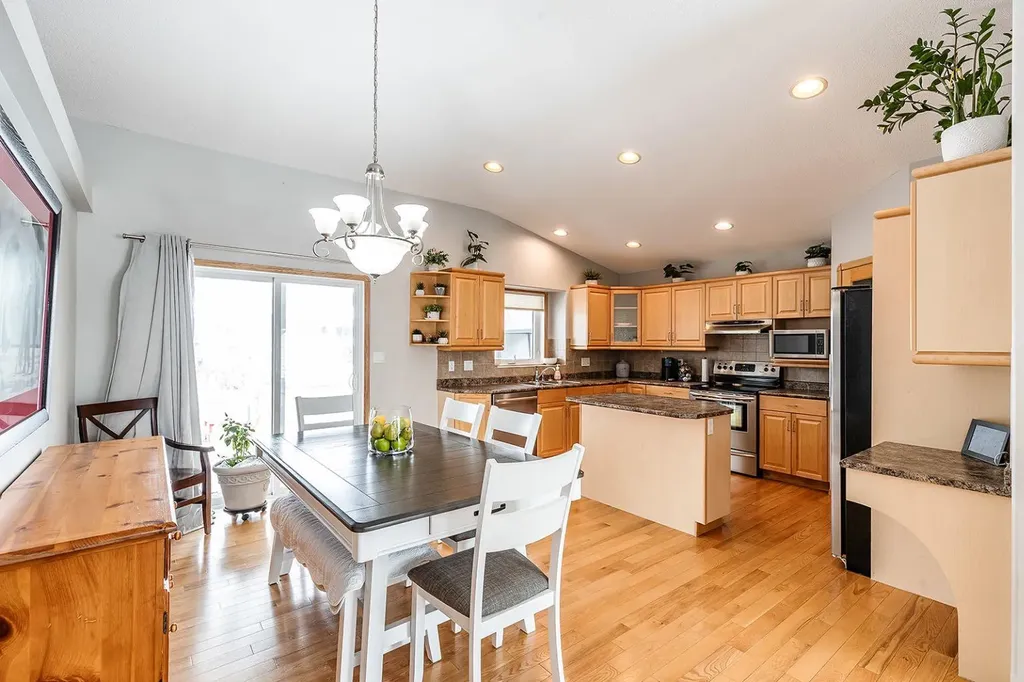 14 Cottonwood Court SW Medicine Hat AB T1B4R5
