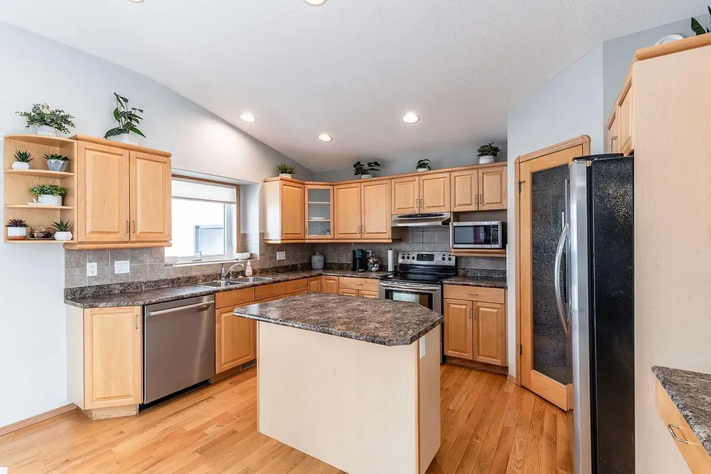 14 Cottonwood Court SW Medicine Hat AB T1B4R5