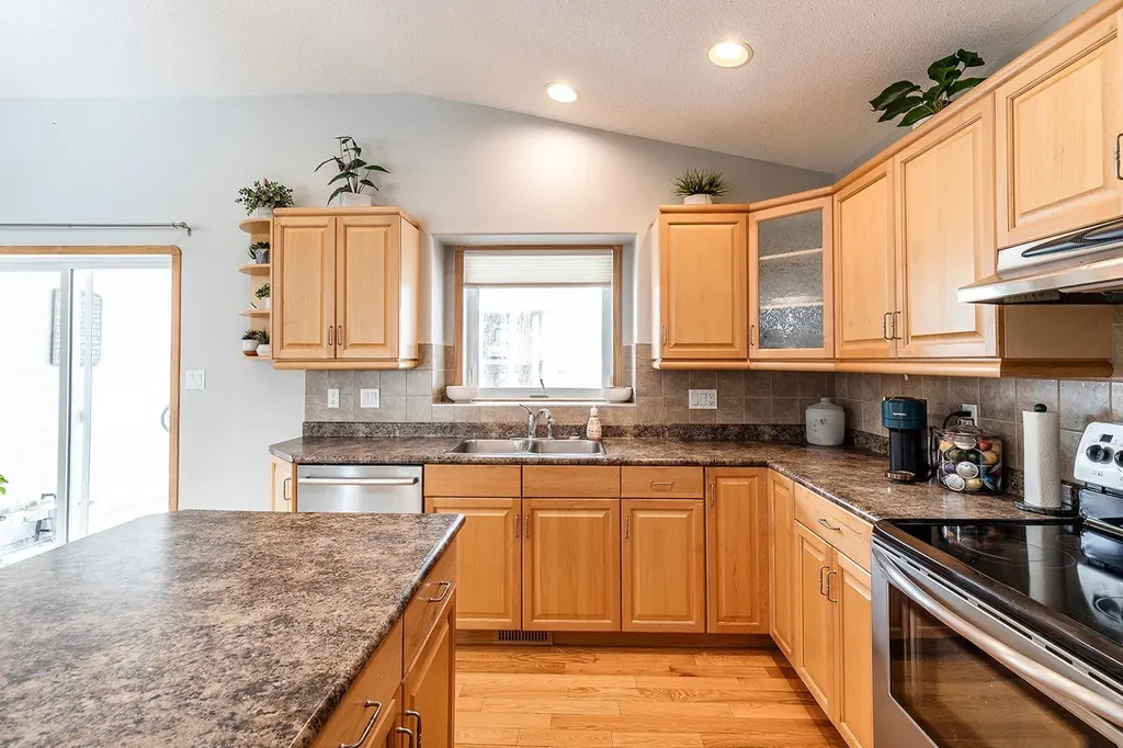 14 Cottonwood Court SW Medicine Hat AB T1B4R5