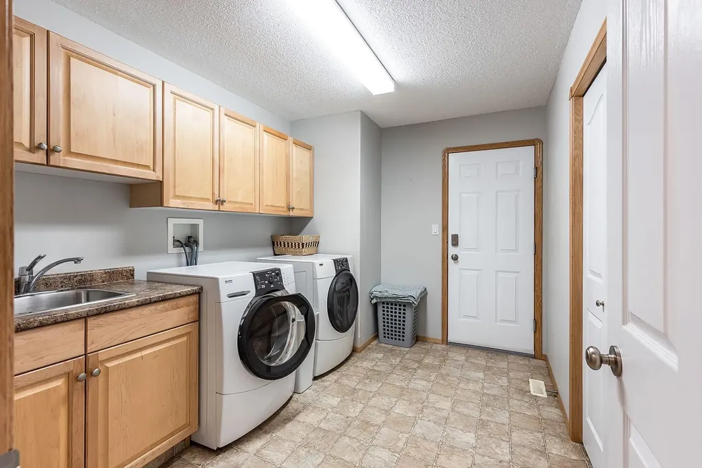 14 Cottonwood Court SW Medicine Hat AB T1B4R5