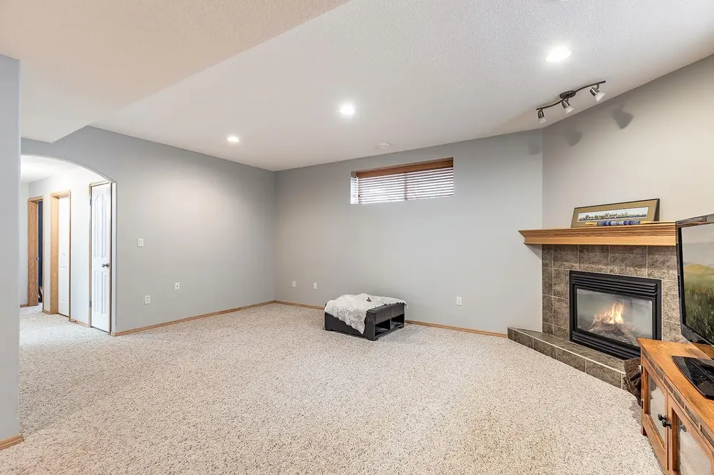 14 Cottonwood Court SW Medicine Hat AB T1B4R5