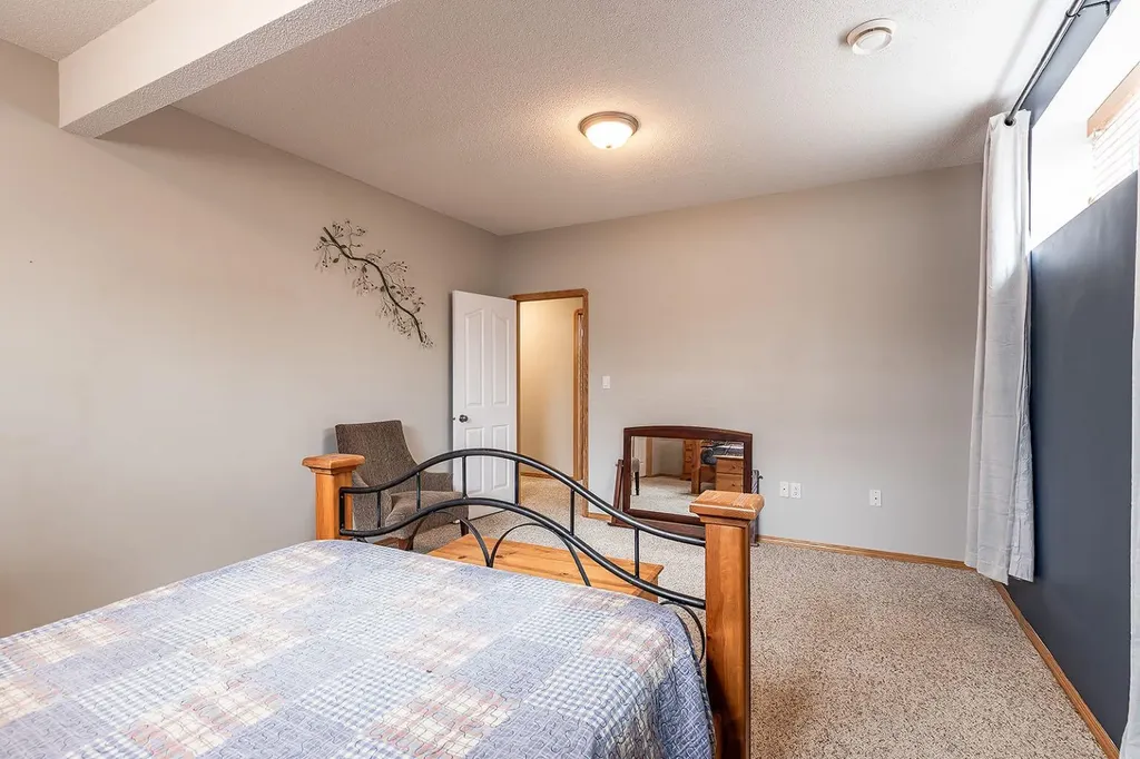 14 Cottonwood Court SW Medicine Hat AB T1B4R5