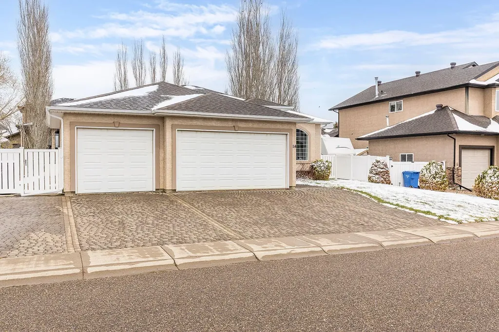 14 Cottonwood Court SW Medicine Hat AB T1B4R5