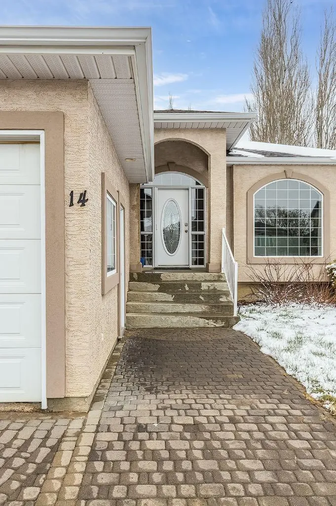 14 Cottonwood Court SW Medicine Hat AB T1B4R5