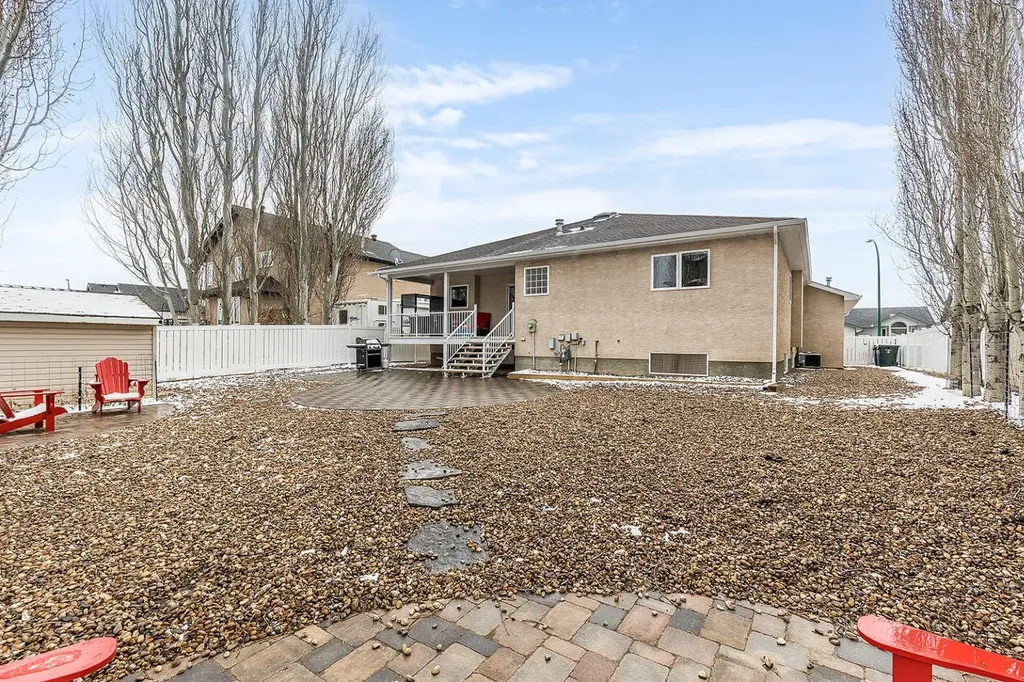 14 Cottonwood Court SW Medicine Hat AB T1B4R5