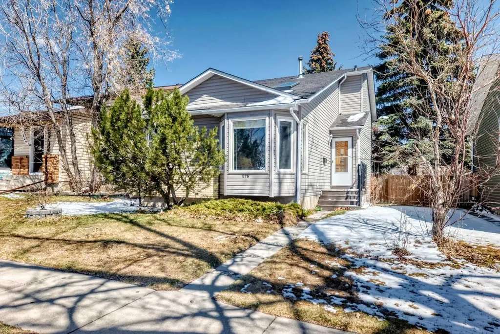 216 Hawkwood Boulevard NW Calgary AB T3G 3E8