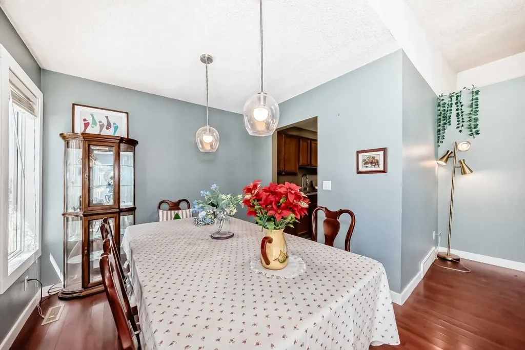 216 Hawkwood Boulevard NW Calgary AB T3G 3E8