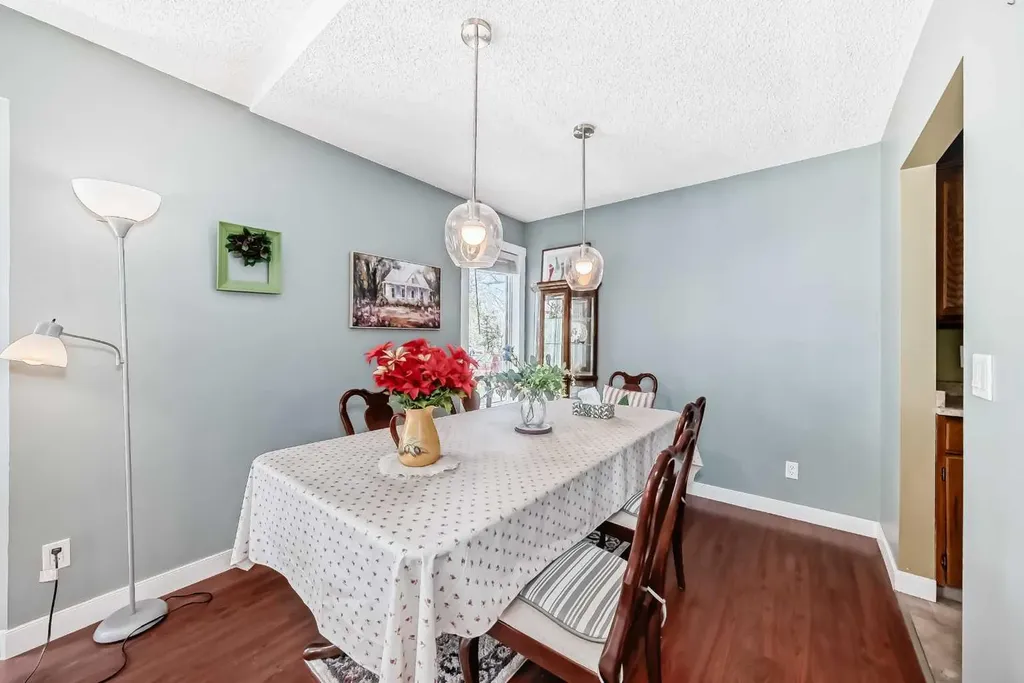216 Hawkwood Boulevard NW Calgary AB T3G 3E8