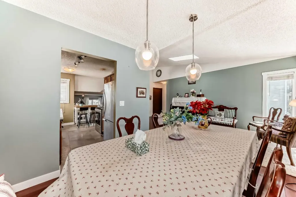 216 Hawkwood Boulevard NW Calgary AB T3G 3E8