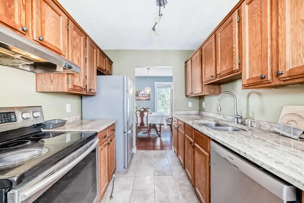 216 Hawkwood Boulevard NW Calgary AB T3G 3E8