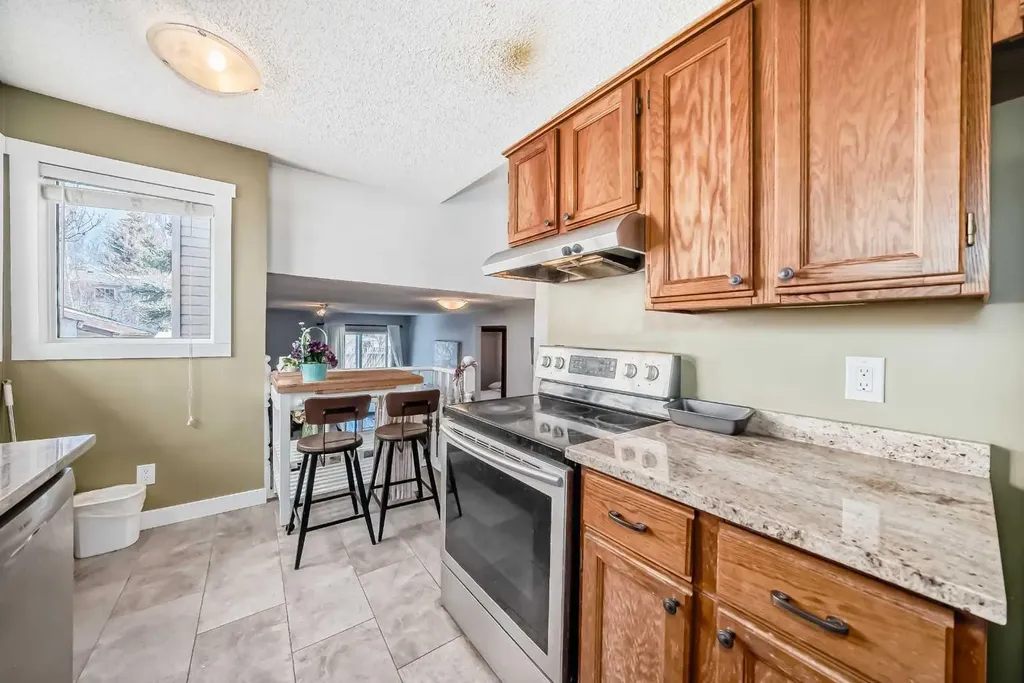216 Hawkwood Boulevard NW Calgary AB T3G 3E8